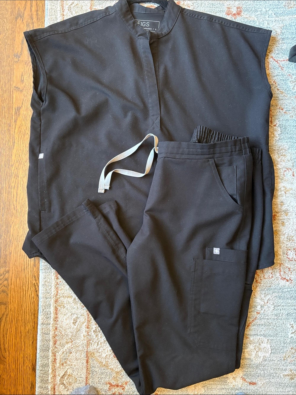 Figs Black Women's Jogger-Style Scrub Pants